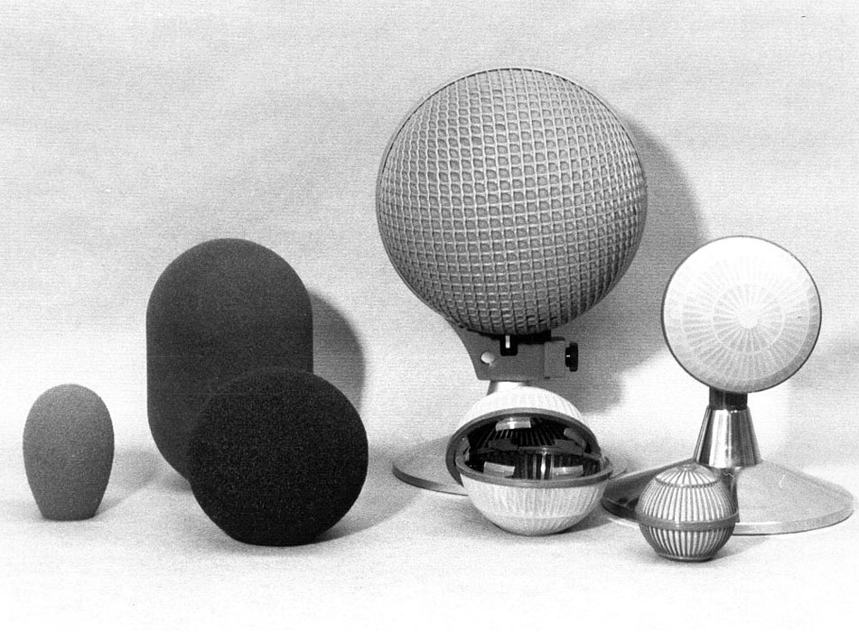 Abb. 5: Windschutze: links Volschaumstoffmodelle, rechts Körbe