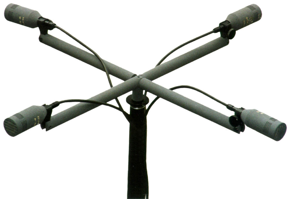Abb. 1: IRT-Kreuz mit vier Compact-Mikrofonen mit Nierencharakteristik
